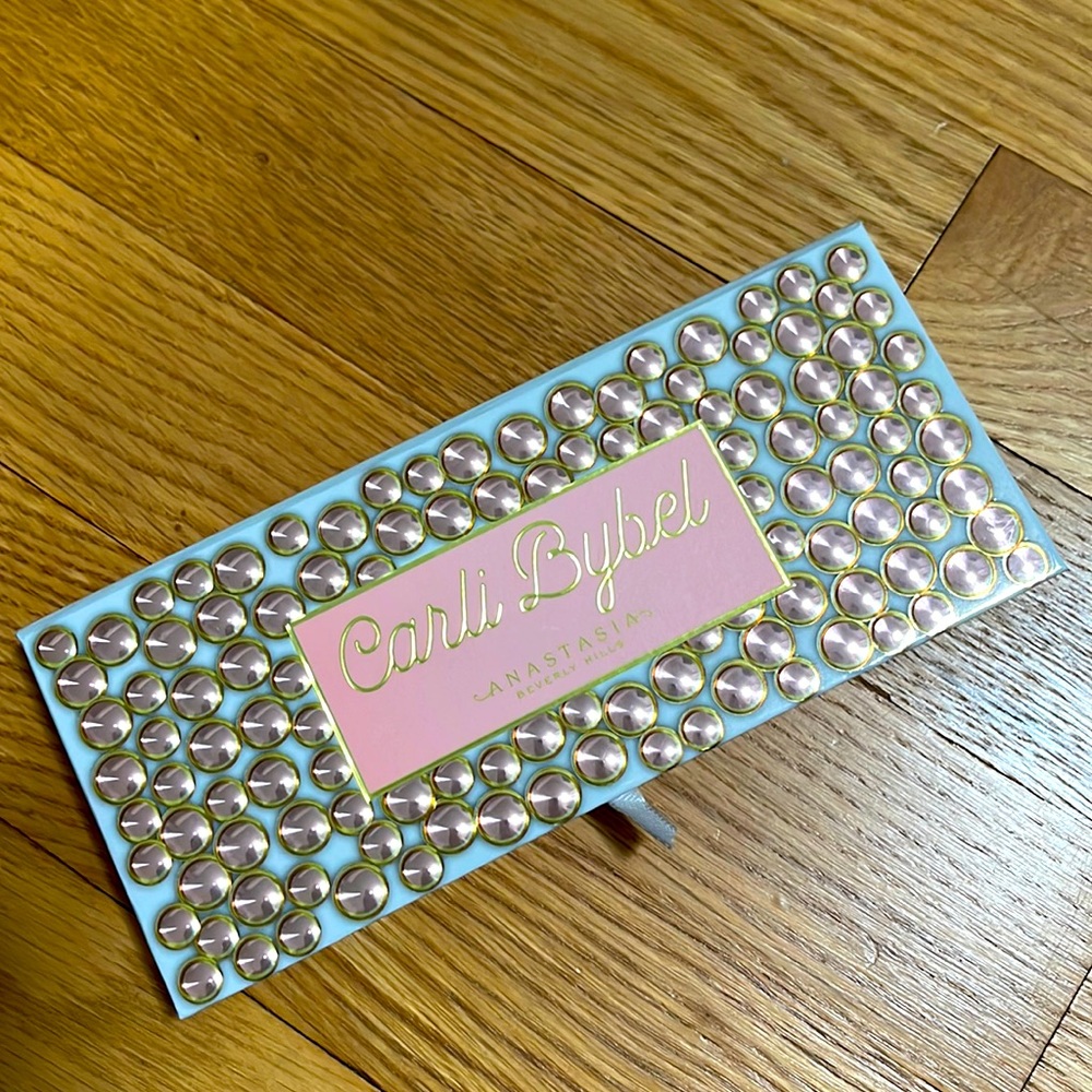 Anastasia Beverly Hills x Carli Bybel eyeshadow